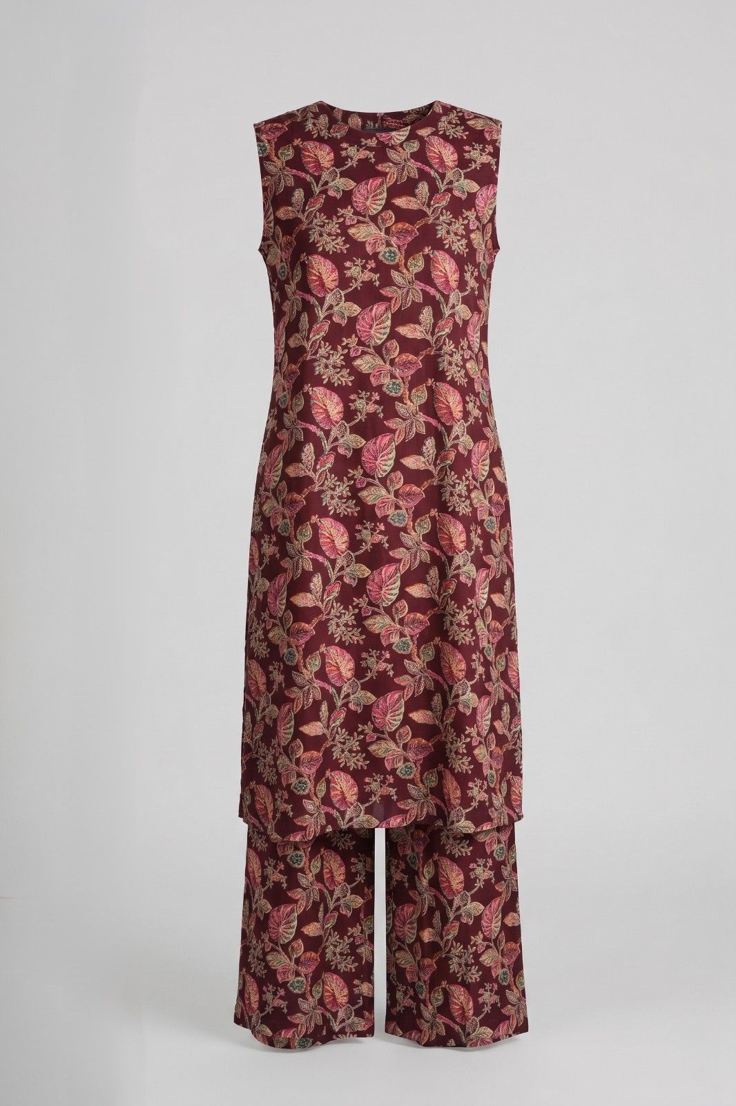 Women’s maroon floral printed sleeveless straight kurta with matching palazzo pants